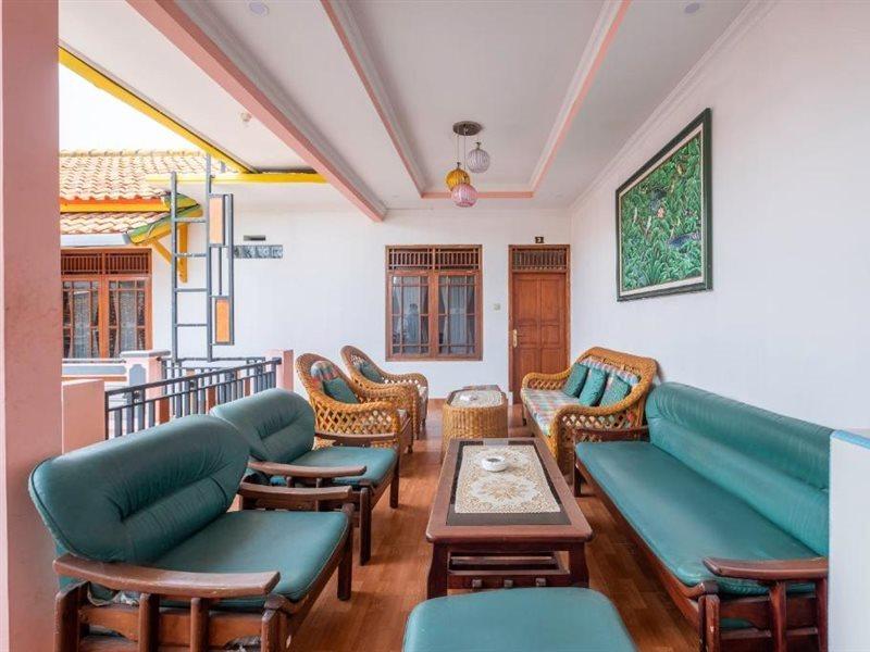 Hotel Capital O 1541 Puri Cikole Asri Lembang Exterior foto
