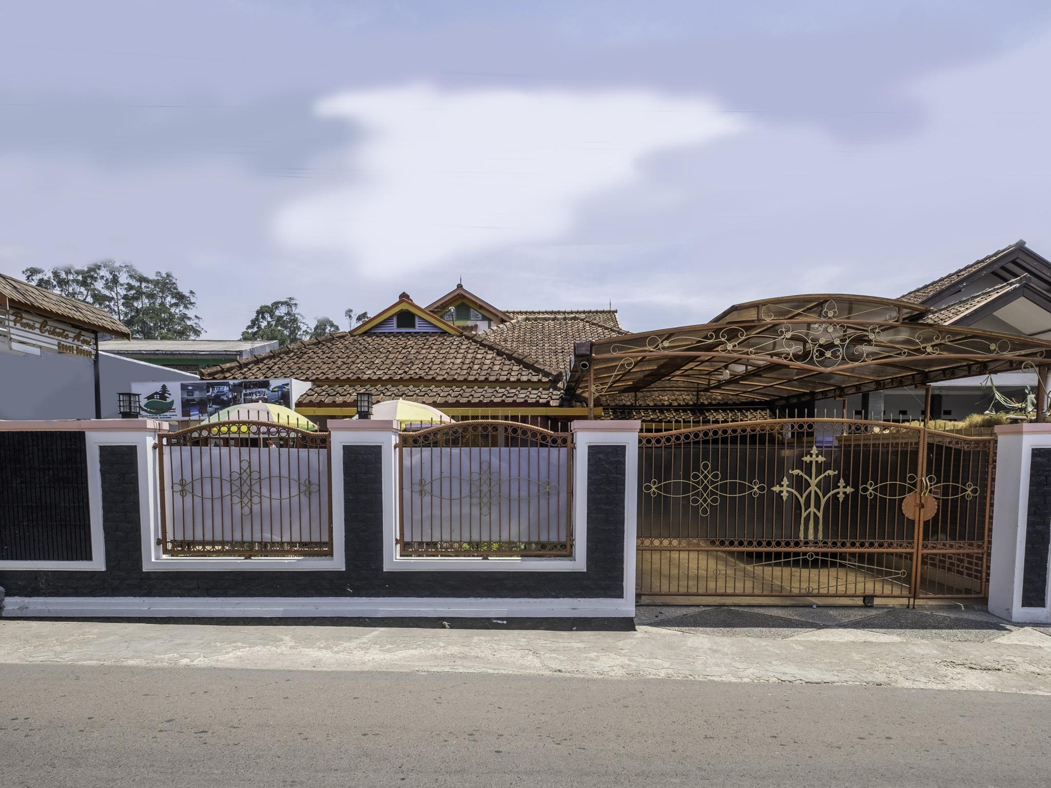 Hotel Capital O 1541 Puri Cikole Asri Lembang Exterior foto