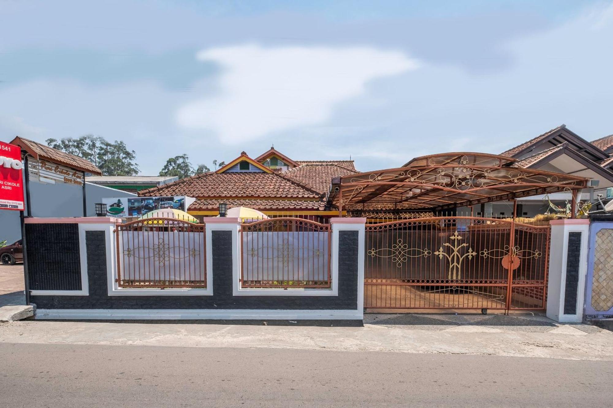Hotel Capital O 1541 Puri Cikole Asri Lembang Exterior foto